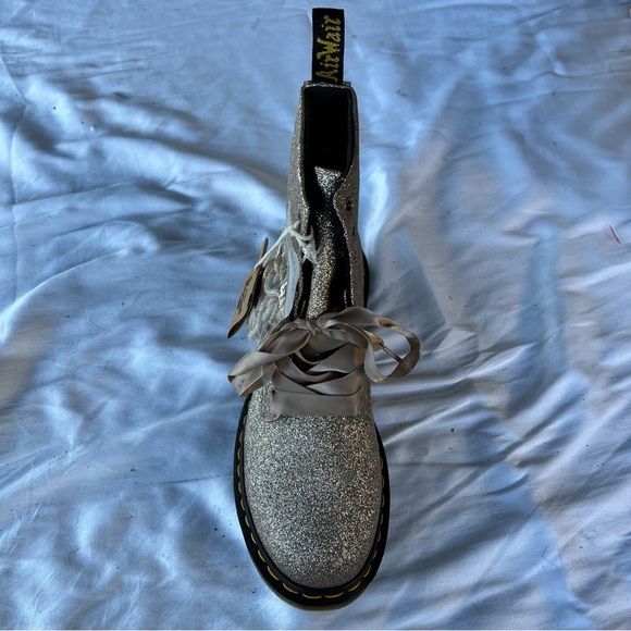 BNIB 10 GOLD DR MARTEN COMBAT BOOTS - Picture 2 of 6